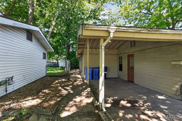 16 Brightwell CT, St Louis, MO 63031