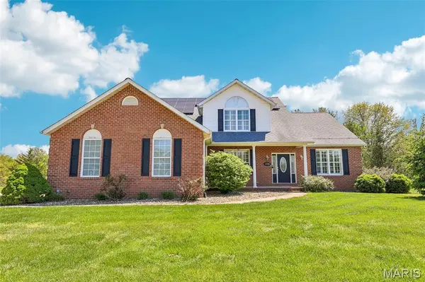 2750 Governors DR, Carlyle, IL 62231