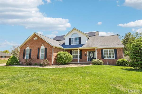 2750 Governors DR, Carlyle, IL 62231