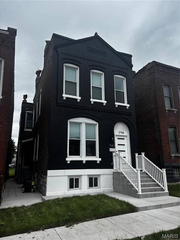 2758 Rutger ST, St Louis, MO 63104