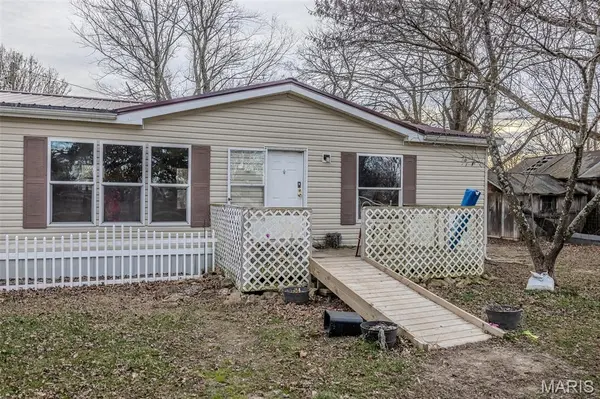 19456 Jewell RD, Lebanon, MO 65536