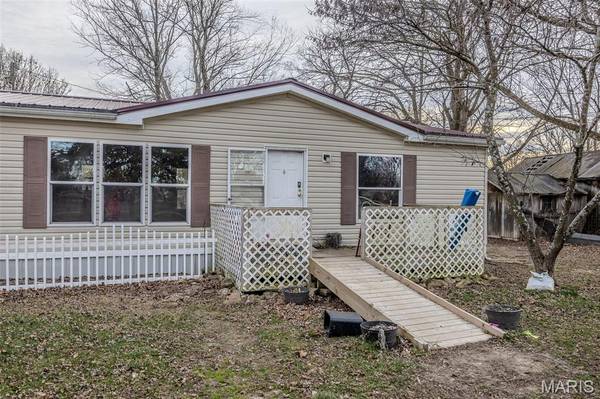 19456 Jewell RD, Lebanon, MO 65536