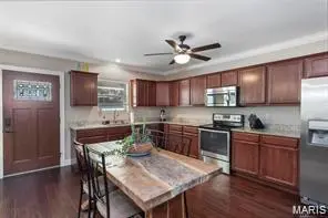 106 Reading AVE, Maryland Heights, MO 63043