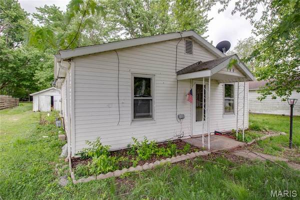 790 Olive ST, White Hall, IL 62092