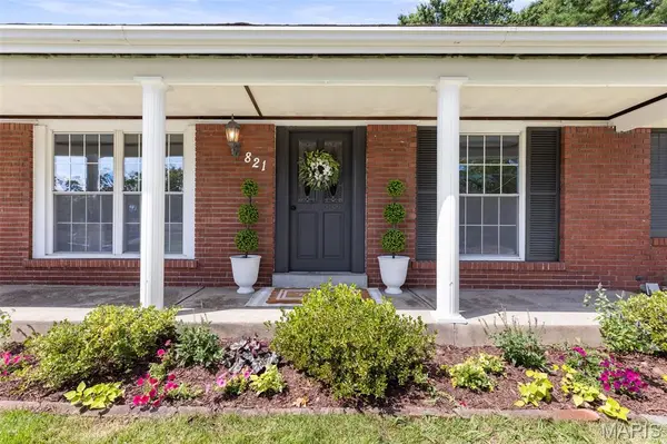 821 S Sappington RD, St Louis, MO 63126