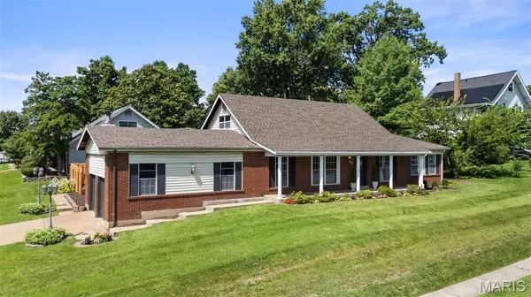 821 S Sappington RD, St Louis, MO 63126
