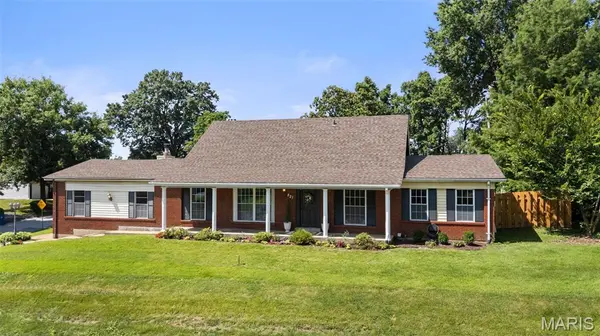 821 S Sappington RD, St Louis, MO 63126