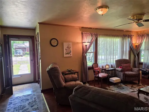 116 Robin Hill DR, Steelville, MO 65565