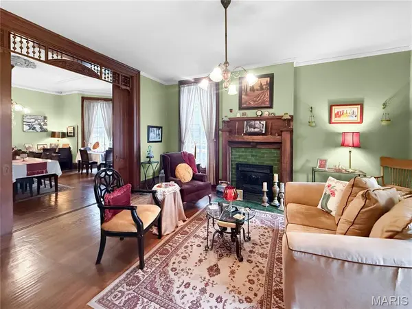 221 N Fifth Street, Hannibal, MO 63401