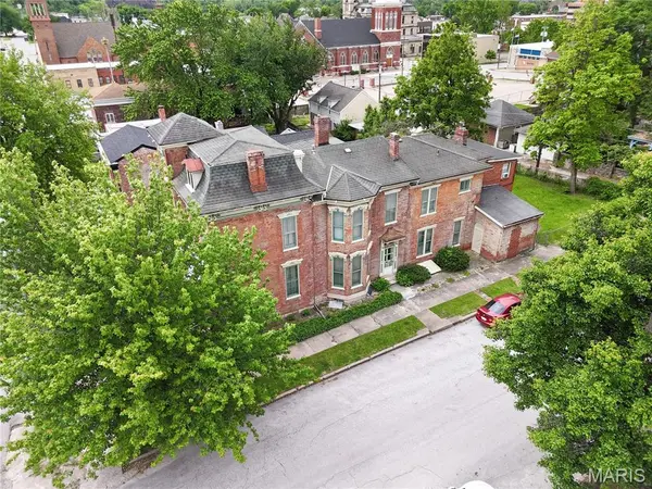 221 N Fifth Street, Hannibal, MO 63401