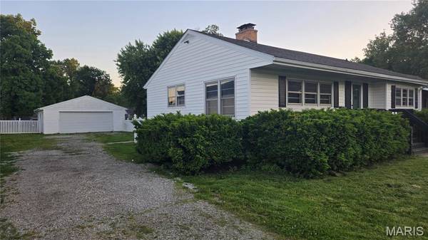 5912 N Belt W, Belleville, IL 62223