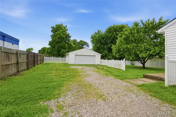 5912 N Belt W, Belleville, IL 62223