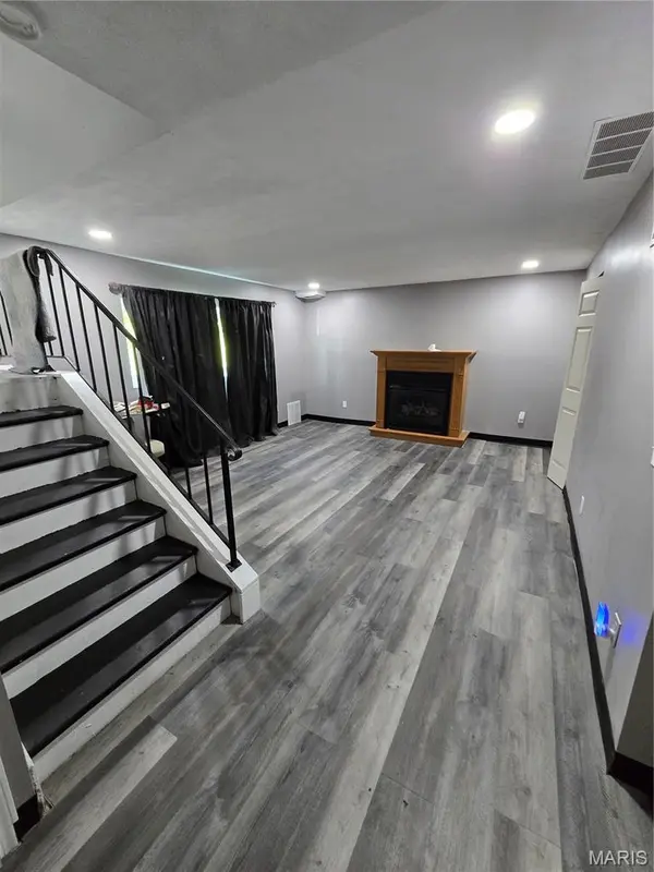 2404 Farnham CT, Florissant, MO 63033