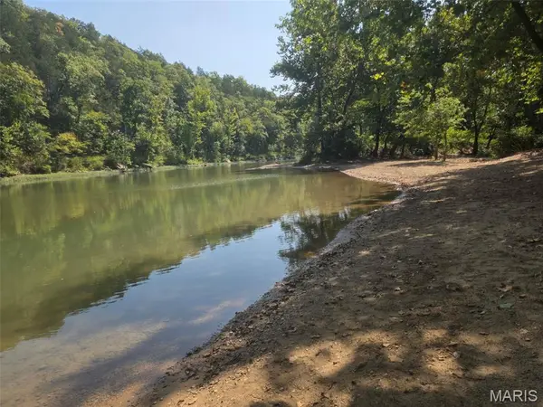 351 Arapaho DR, Sullivan, MO 63080