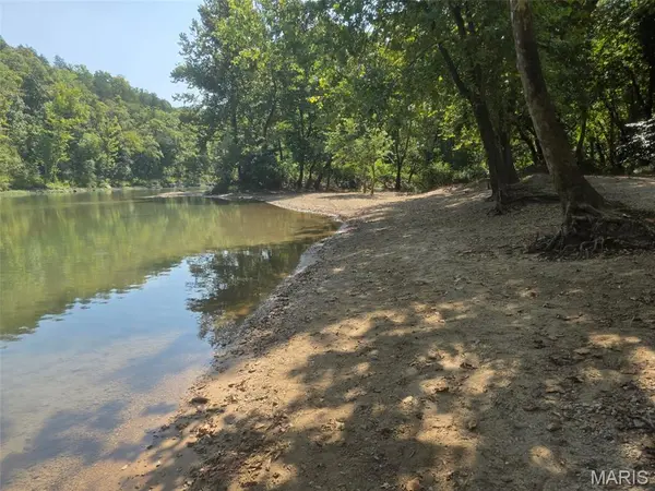 351 Arapaho DR, Sullivan, MO 63080