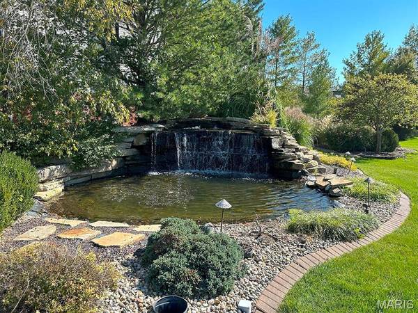 6170 Stone Wolfe DR, Glen Carbon, IL 62034