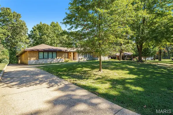 7369 Whitehaven DR, St Louis, MO 63123