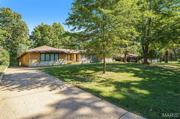 7369 Whitehaven DR, St Louis, MO 63123