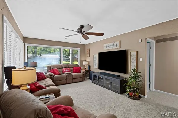 5 Magnolia DR, Moro, IL 62067