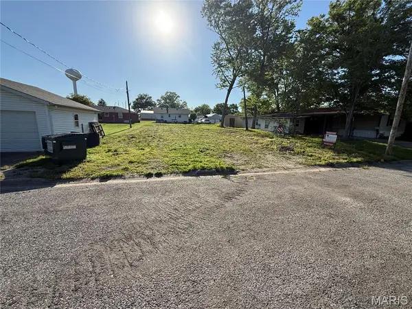 825 Hartman DR, Red Bud, IL 62278