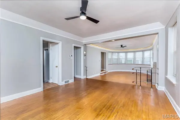8910 Gravois RD, Affton, MO 63123