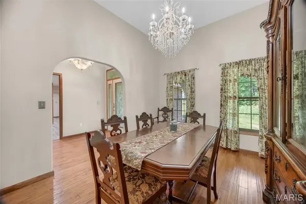23400 Range LN, Richland, MO 65556