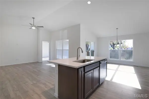 12244 Louiselle Park DR, Maryland Heights, MO 63043