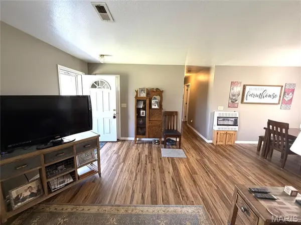 616 Kaitlin DR, Mountain View, MO 65548