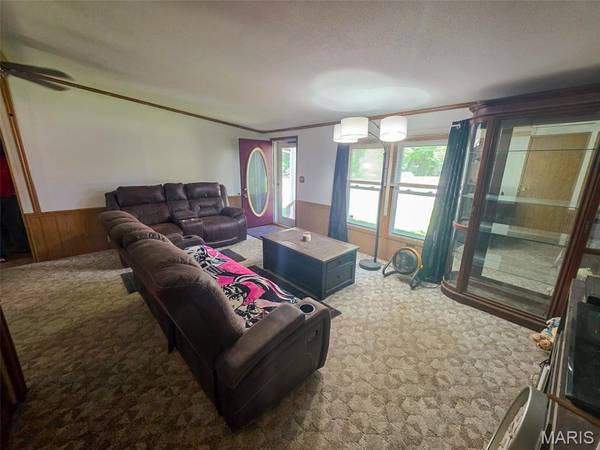716 Myrtle ST, Staunton, IL 62088