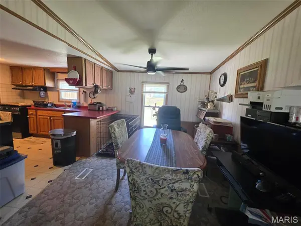716 Myrtle ST, Staunton, IL 62088