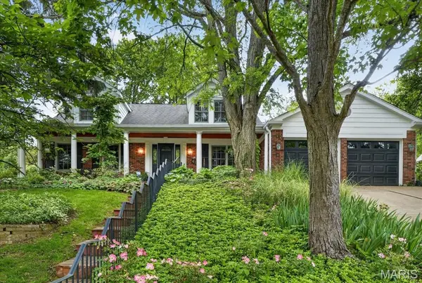 816 Bridlebrook LN, Kirkwood, MO 63122