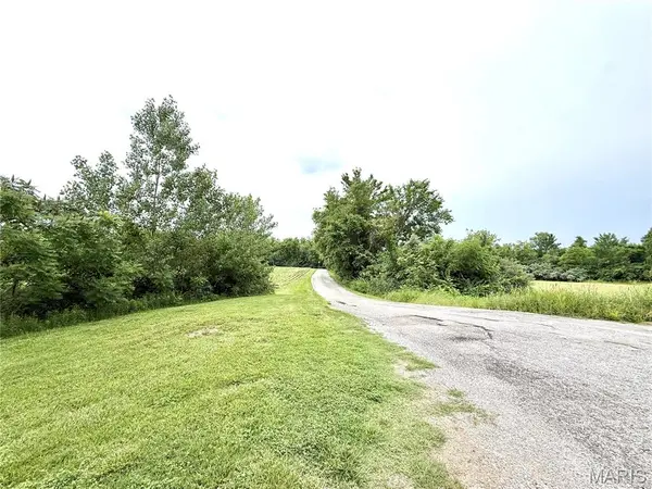 8757 US RT 50, Lebanon, IL 62254