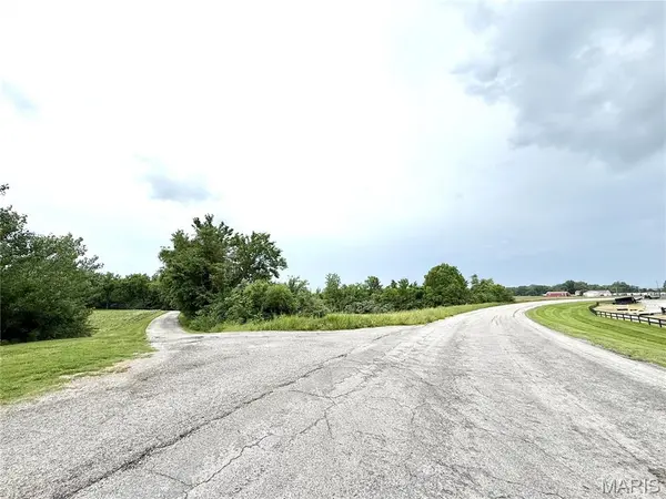 8757 US RT 50, Lebanon, IL 62254