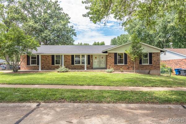 3633 Rue De Renard, Florissant, MO 63034