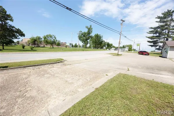 704 Kingshighway St, Perryville, MO 63775