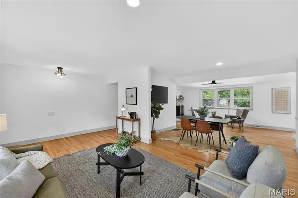 4851 Sunnyview DR, St Louis, MO 63128