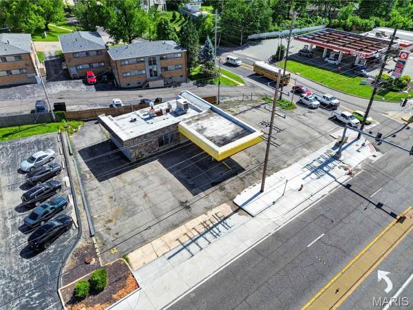 8570 Watson RD, Webster Groves, MO 63119