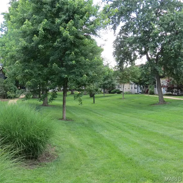 138 Shadalane WALK #G, Ballwin, MO 63011