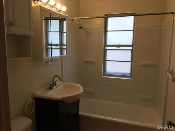 523 S Central #4, Roxana, IL 62084