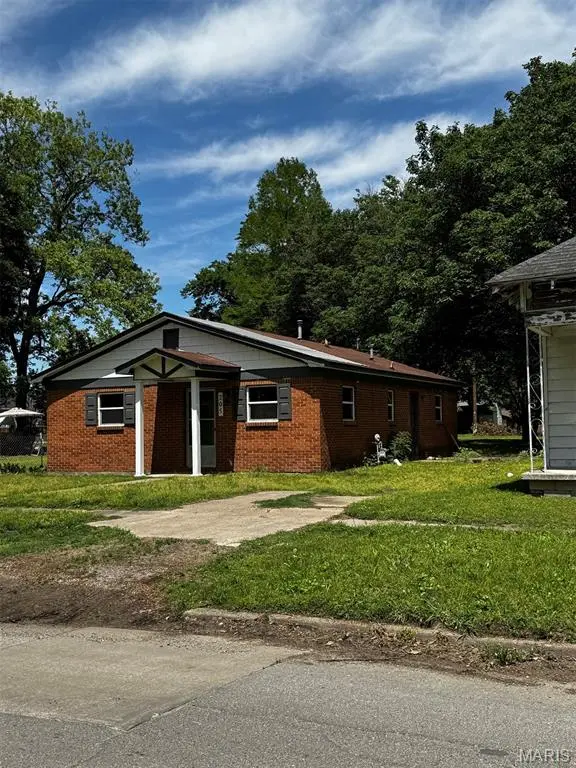 205 E 9th ST, Caruthersville, MO 63830