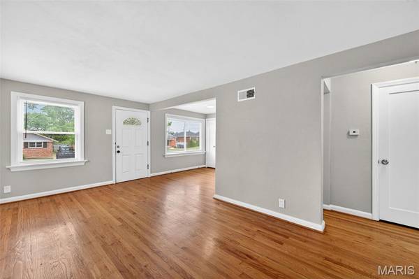 1127 Pembroke DR, St Louis, MO 63119