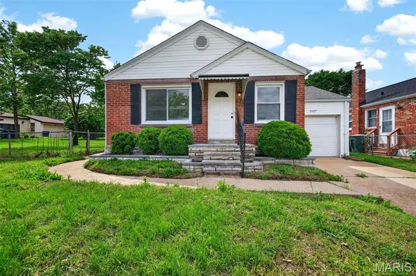 1127 Pembroke DR, St Louis, MO 63119