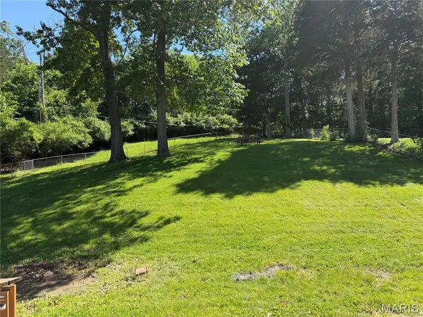 2042 Catlin DR, Barnhart, MO 63012