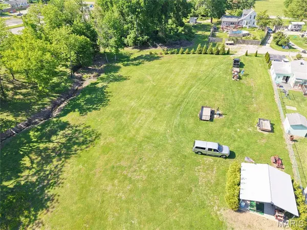 607 Nicolet DR, Godfrey, IL 62035