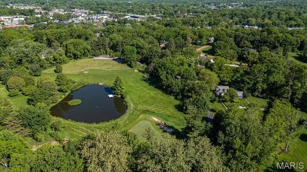 2021 S Warson RD, Ladue, MO 63124