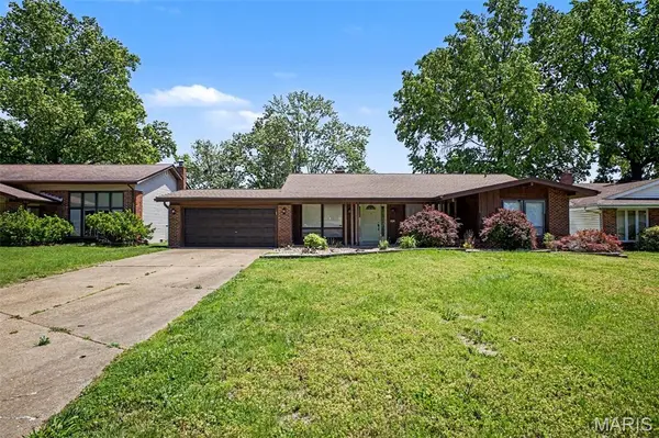 7430 Sir Lords LN, Hazelwood, MO 63042