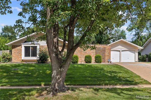 486 Ironwood DR, Ballwin, MO 63011