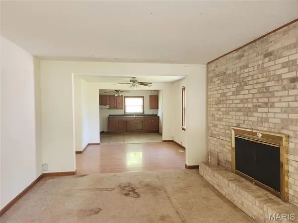 105 S Hill ST, Sorento, IL 62086