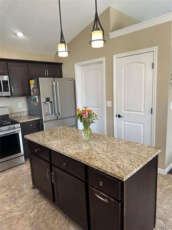 4818 River Rock LN, Smithton, IL 62285