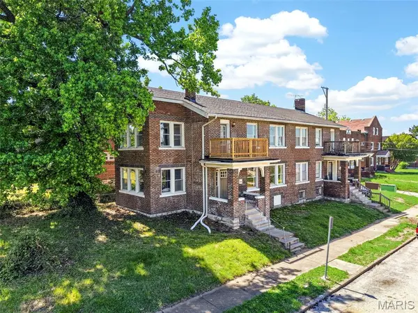 4404 Floriss PL, St Louis, MO 63115